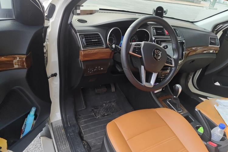 Used BAIC Weiwang S50 2016 1.5T CVT Joyful Elite Edition Center Console