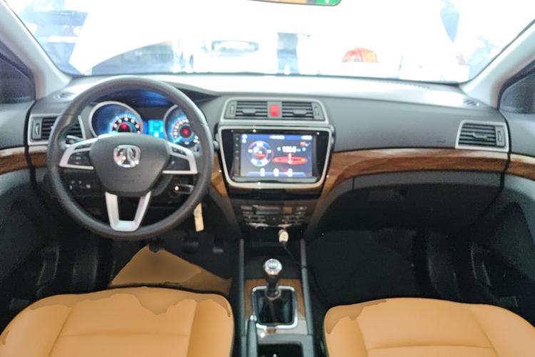 Used BAIC Weiwang S50 2016 1.5T Manual Joyful Elite Edition Center Console