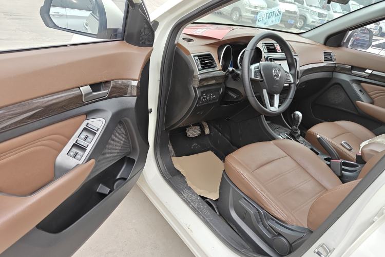 Used BAIC Weiwang S50 2016 1.5T CVT Joyful Luxury Model Driver Seat
