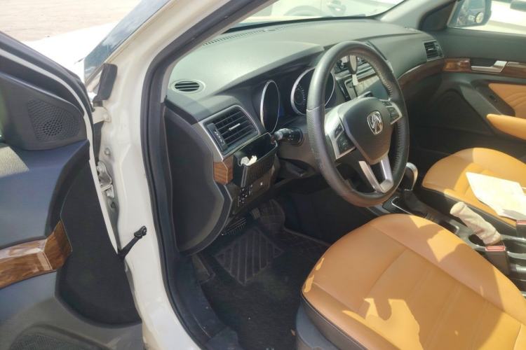 Used BAIC Weiwang S50 2016 1.5T CVT Joyful Premium Edition Driver Seat