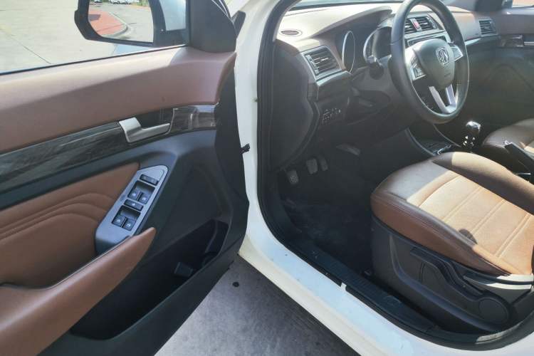 Used BAIC Weiwang S50 2016 1.5T Manual Joyful Luxury Edition Driver Seat