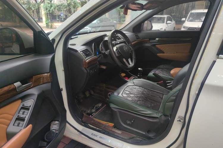 Used BAIC Weiwang S50 2016 1.5T Manual Joyful Premium Edition Driver Seat