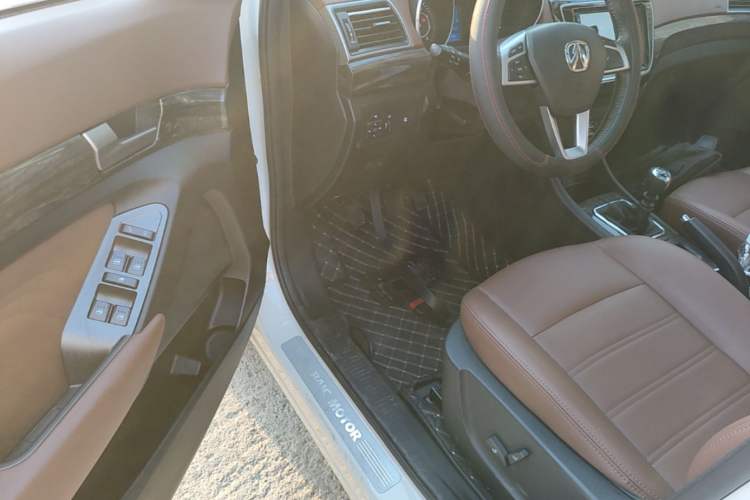 Used BAIC Weiwang S50 2016 1.5T Manual Joyful Premium Edition Driver Seat