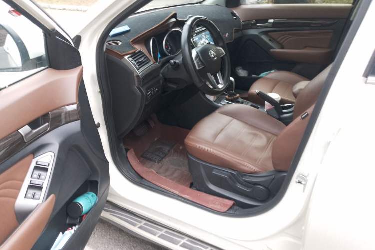 Used BAIC Weiwang S50 2016 1.5T CVT Joyful Luxury Model Driver Seat