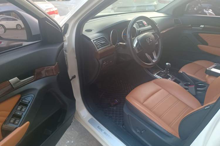 Used BAIC Weiwang S50 2016 1.5T Manual Joyful Premium Edition Driver Seat