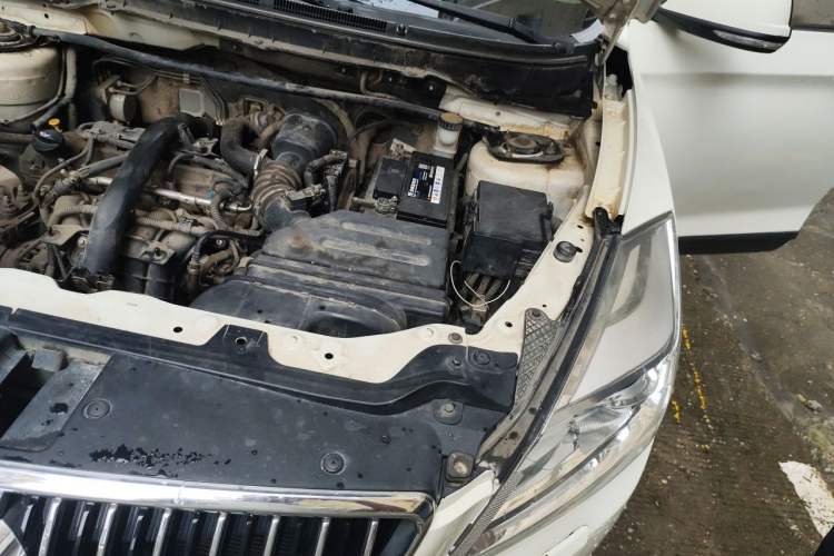 Used BAIC Weiwang S50 2016 1.5T CVT Joyful Elite Edition Engine Bay Left