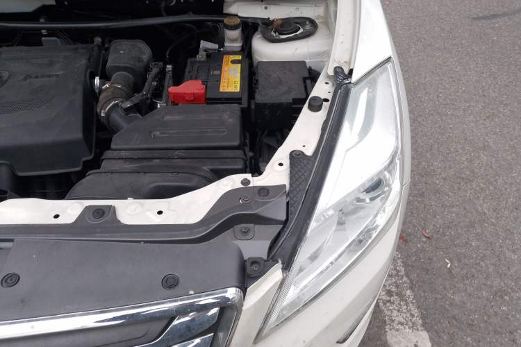Used BAIC Weiwang S50 2016 1.5T CVT Joyful Luxury Model Engine Bay Left