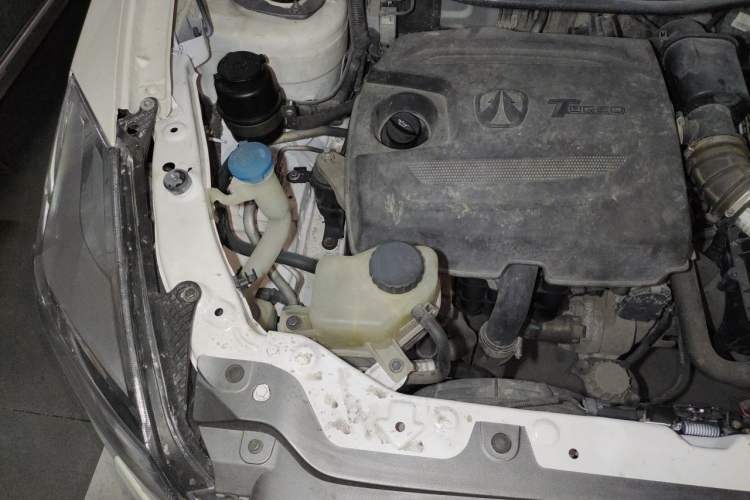 Used BAIC Weiwang S50 2016 1.5T Manual Lede Flagship Edition Engine Bay Right