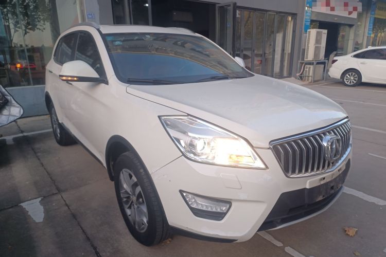Used BAIC Weiwang S50 2016 1.5T Manual Joyful Premium Edition Front Right 45 Deg