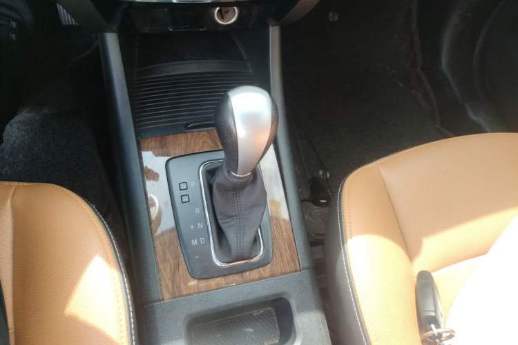 Used BAIC Weiwang S50 2016 1.5T CVT Joyful Premium Edition Gear Lever