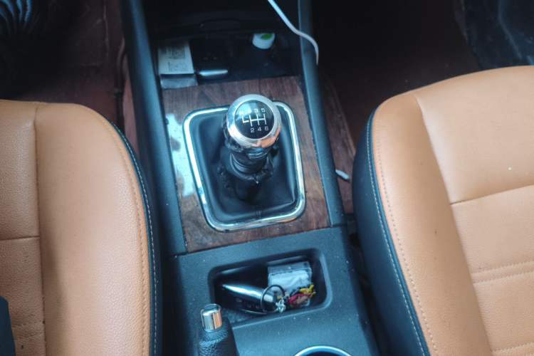Used BAIC Weiwang S50 2016 1.5T Manual Joyful Premium Edition Gear Lever