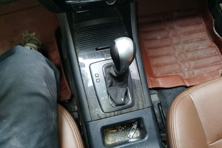 Used BAIC Weiwang S50 2016 1.5T CVT Joyful Premium Edition Gear Lever