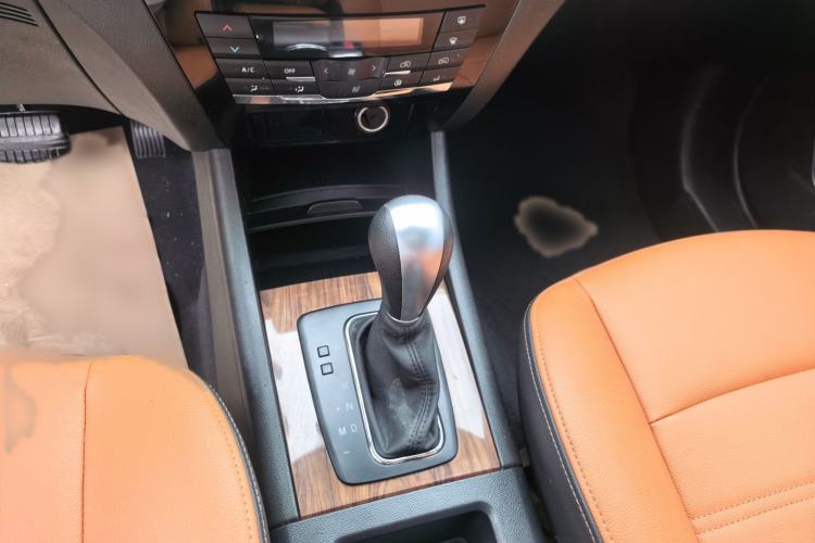 Used BAIC Weiwang S50 2016 1.5T CVT Joyful Premium Edition Gear Lever