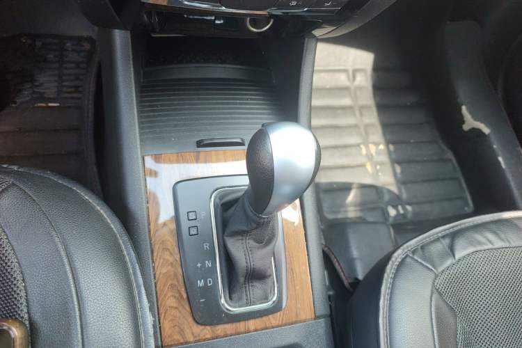 Used BAIC Weiwang S50 2016 1.5T CVT Joyful Elite Edition Gear Lever