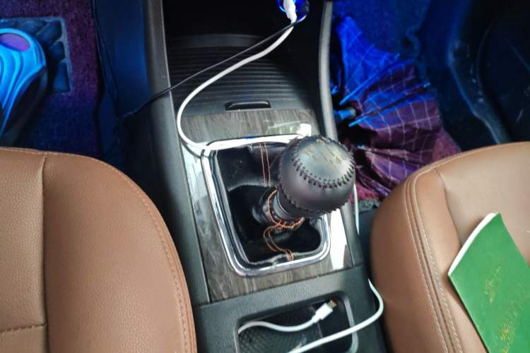 Used BAIC Weiwang S50 2016 1.5T Manual Joyful Comfort Model Gear Lever