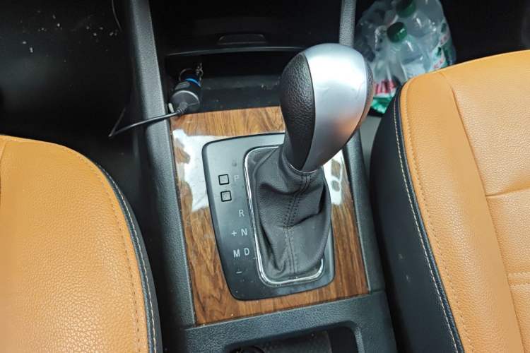 Used BAIC Weiwang S50 2016 1.5T CVT Joyful Elite Edition Gear Lever