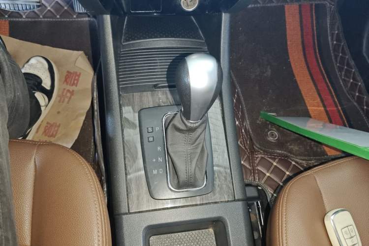 Used BAIC Weiwang S50 2016 1.5T CVT Joyful Premium Edition Gear Lever