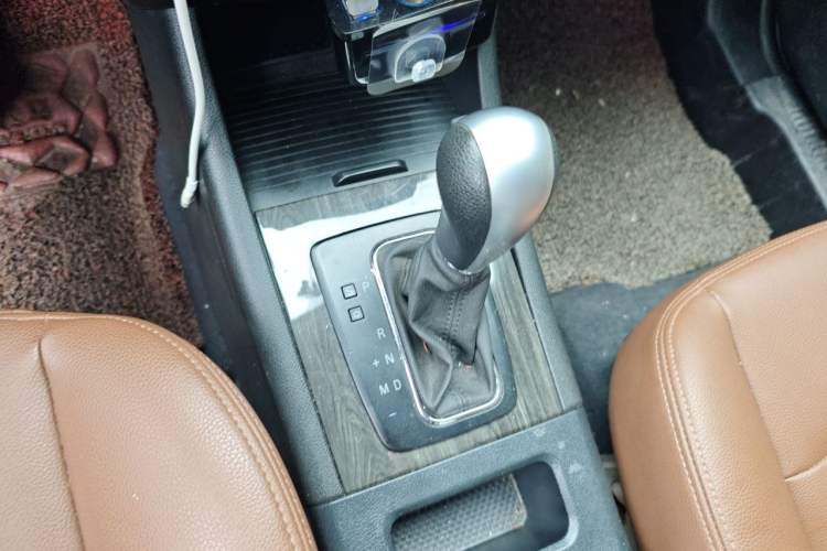 Used BAIC Weiwang S50 2016 1.5T CVT Joyful Luxury Model Gear Lever