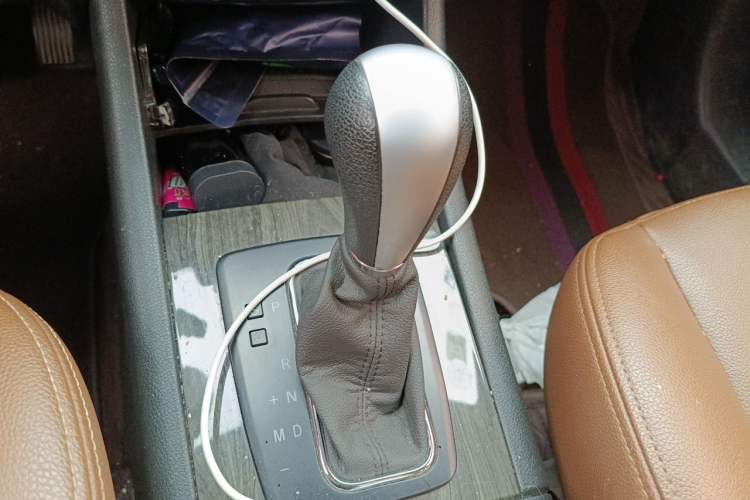 Used BAIC Weiwang S50 2016 1.5T CVT Joyful Luxury Model Gear Lever