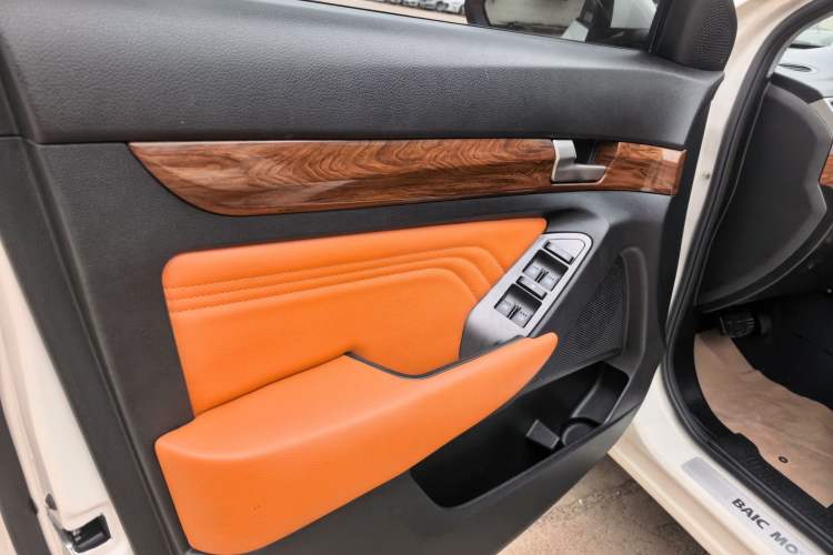 Used BAIC Weiwang S50 2016 1.5T CVT Joyful Premium Edition Interior 2