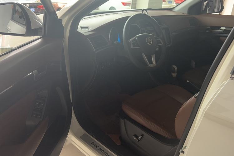 Used BAIC Weiwang S50 2016 1.5T CVT Joyful Premium Edition Interior 2