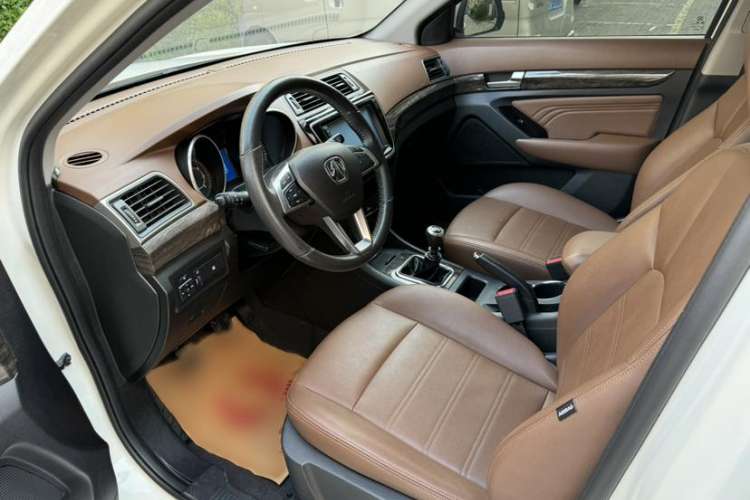 Used BAIC Weiwang S50 2016 1.5T Manual Lede Premium Edition Interior 3