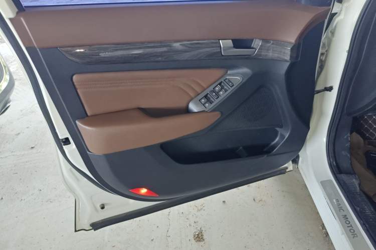Used BAIC Weiwang S50 2016 1.5T CVT Joyful Premium Edition Left Front Door Interior