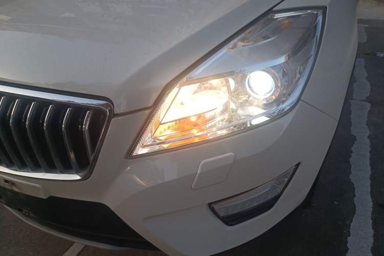 Used BAIC Weiwang S50 2016 1.5T Manual Joyful Premium Edition Left Front Headlight