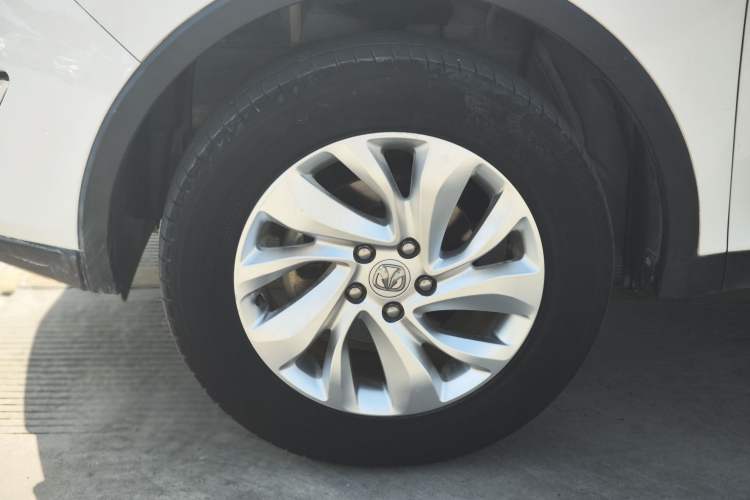 Used BAIC Weiwang S50 2016 1.5T Manual Joyful Luxury Edition Left Front Wheel Hub