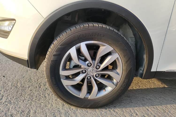 Used BAIC Weiwang S50 2016 1.5T Manual Joyful Premium Edition Left Front Wheel Hub