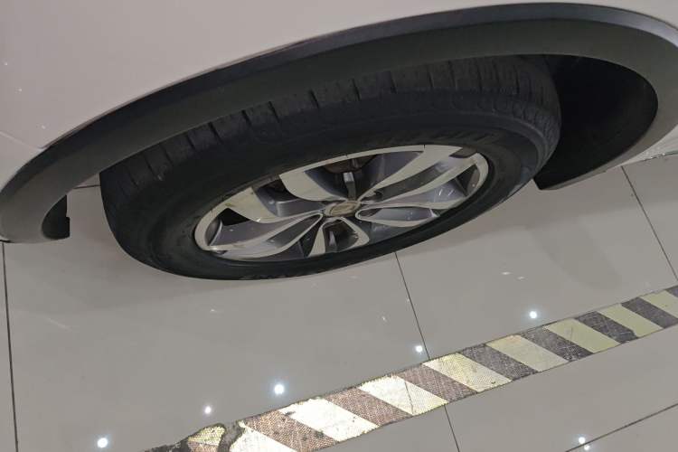 Used BAIC Weiwang S50 2016 1.5T Manual Lede Flagship Edition Left Front Wheel Hub