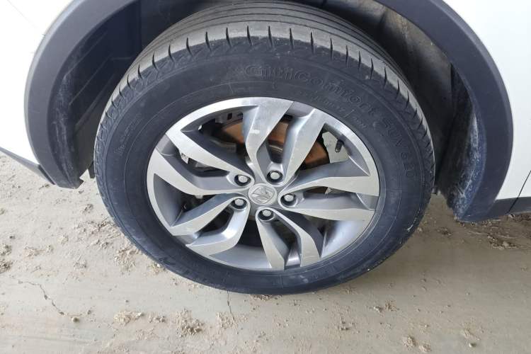 Used BAIC Weiwang S50 2016 1.5T CVT Joyful Premium Edition Left Front Wheel Hub