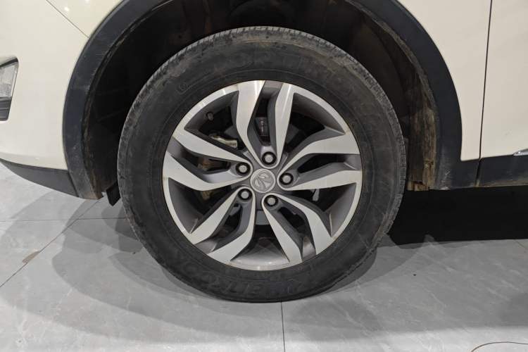 Used BAIC Weiwang S50 2016 1.5T Manual Lede Premium Edition Left Front Wheel Hub