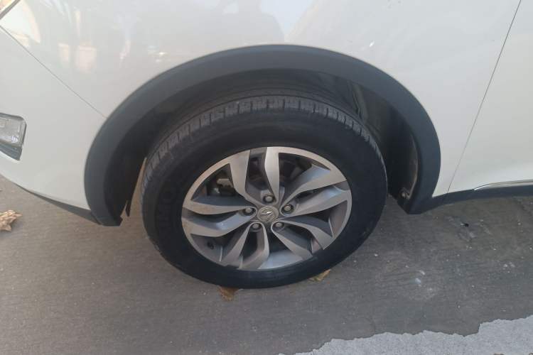 Used BAIC Weiwang S50 2016 1.5T Manual Joyful Premium Edition Left Front Wheel Hub