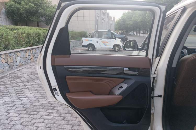 Used BAIC Weiwang S50 2016 1.5T CVT Joyful Luxury Model Left Rear Door Interior