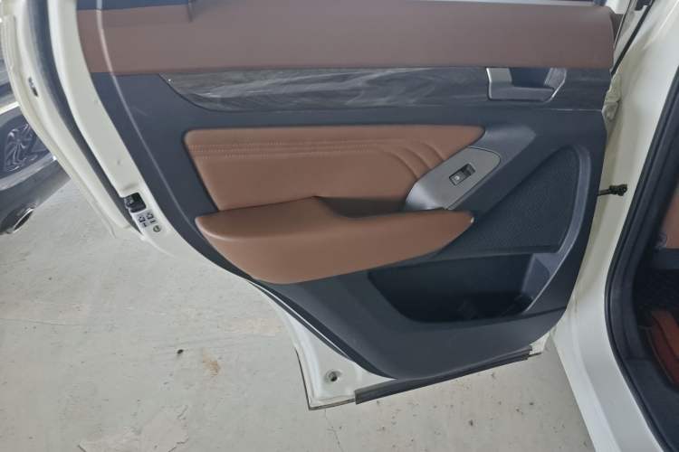 Used BAIC Weiwang S50 2016 1.5T CVT Joyful Premium Edition Left Rear Door Interior