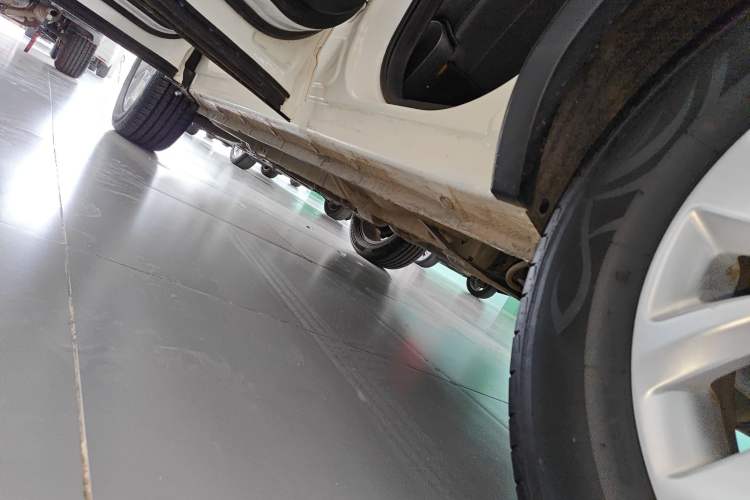Used BAIC Weiwang S50 2016 1.5T Manual Joyful Elite Edition Left Side Sill