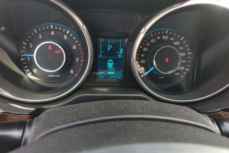 Used BAIC Weiwang S50 2016 1.5T CVT Joyful Elite Edition Odometer Close Up