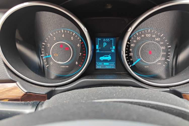 Used BAIC Weiwang S50 2016 1.5T CVT Joyful Elite Edition Odometer Close Up