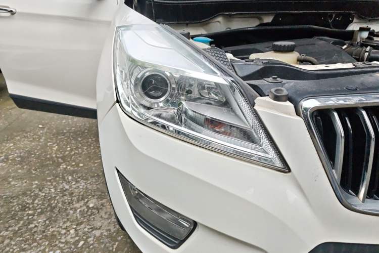 Used BAIC Weiwang S50 2016 1.5T Manual Happy Motion Superior Edition Right Front Headlight