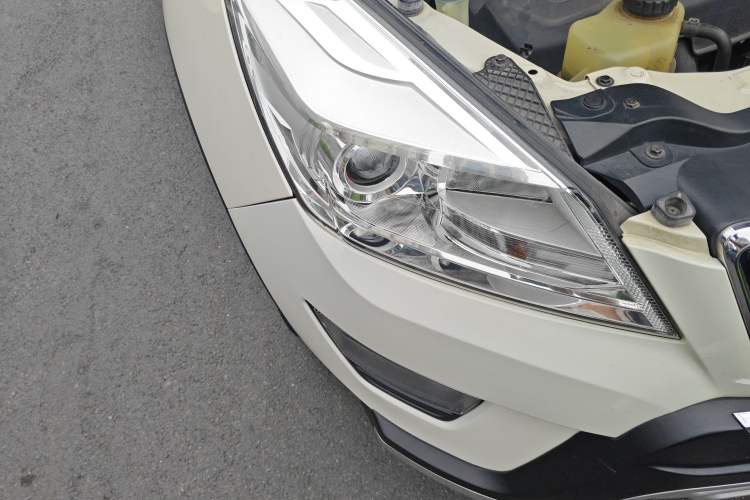 Used BAIC Weiwang S50 2016 1.5T Manual Happy Motion Superior Edition Right Front Headlight
