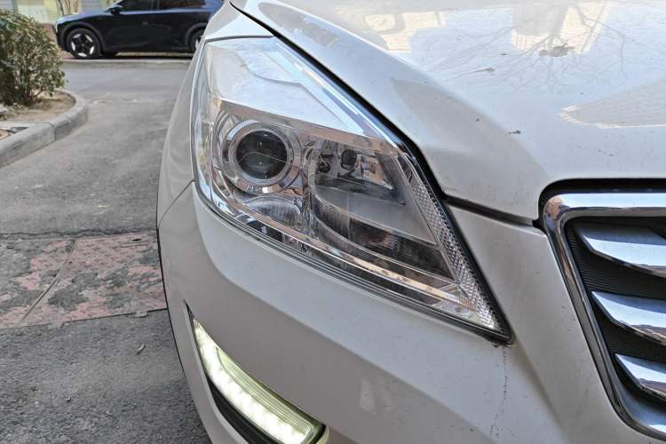 Used BAIC Weiwang S50 2016 1.5T Manual Joyful Luxury Edition Right Front Headlight