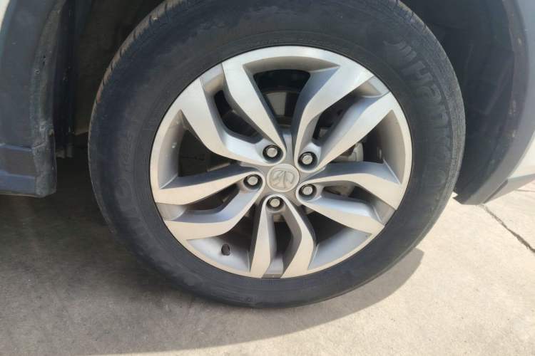 Used BAIC Weiwang S50 2016 1.5T CVT Joyful Premium Edition Right Front Wheel Hub