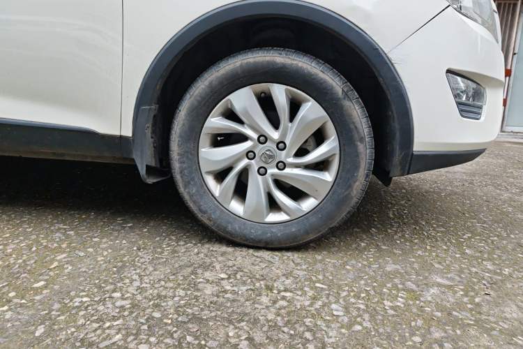 Used BAIC Weiwang S50 2016 1.5T Manual Happy Motion Superior Edition Right Front Wheel Hub
