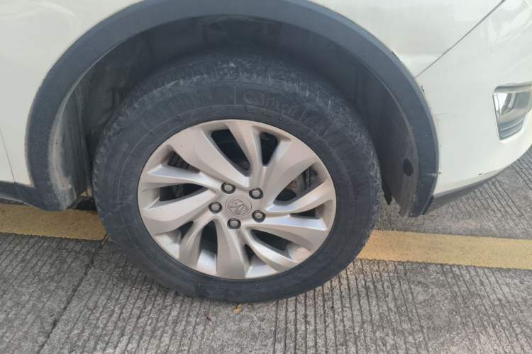 Used BAIC Weiwang S50 2016 1.5T Manual Happy Motion Superior Edition Right Front Wheel Hub