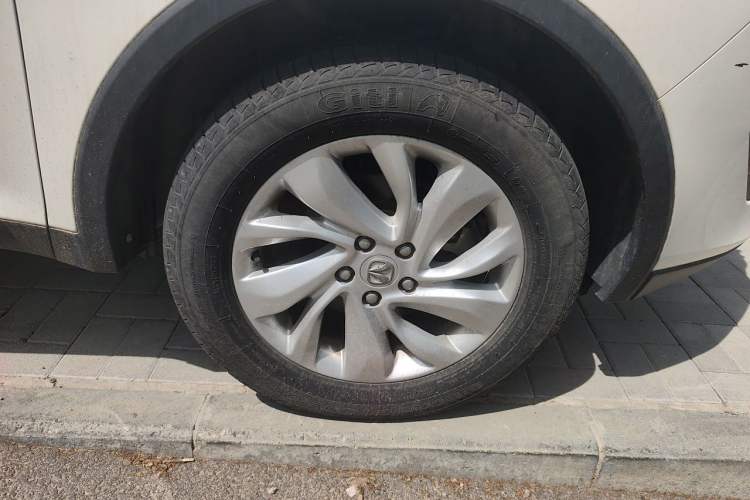 Used BAIC Weiwang S50 2016 1.5T CVT Joyful Elite Edition Right Front Wheel Hub