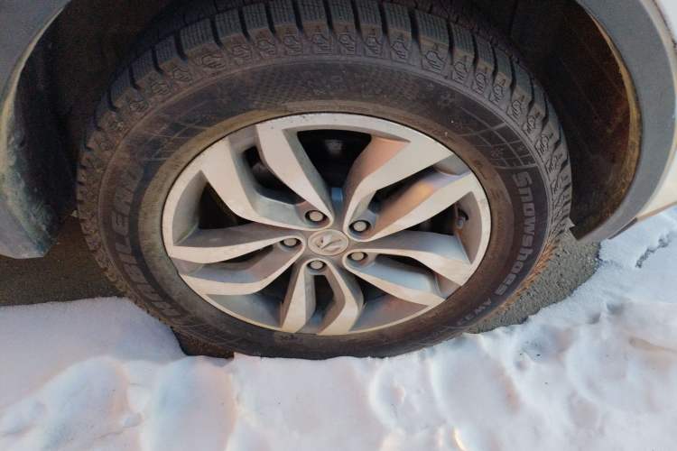 Used BAIC Weiwang S50 2016 1.5T Manual Lede Premium Edition Right Front Wheel Hub