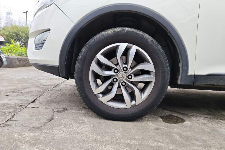 Used BAIC Weiwang S50 2016 1.5T CVT Joyful Elite Edition Right Front Wheel Hub