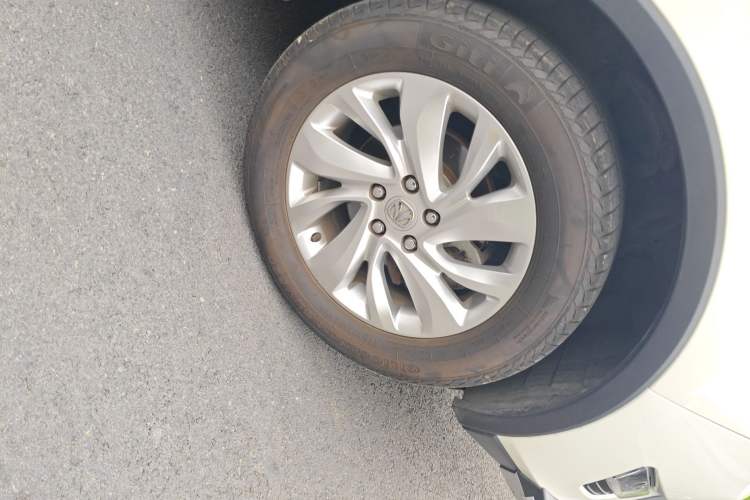 Used BAIC Weiwang S50 2016 1.5T Manual Happy Motion Superior Edition Right Front Wheel Hub