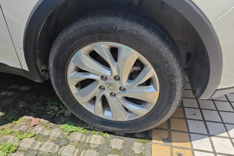 Used BAIC Weiwang S50 2016 1.5T CVT Joyful Elite Edition Right Front Wheel Hub